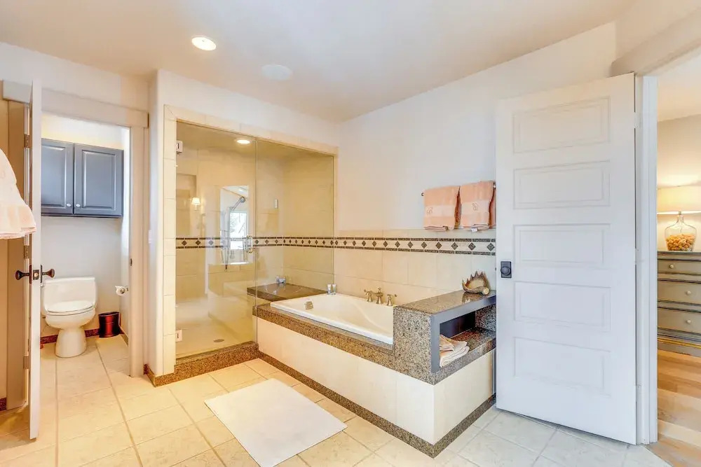 Vail Mountain Retreat w/ Hot Tub & Deck!