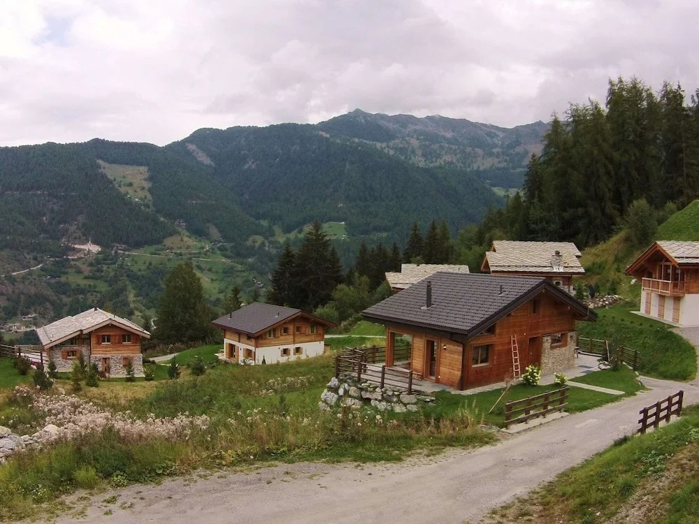 Chalet in La Tzoumaz Near Ski Slopes