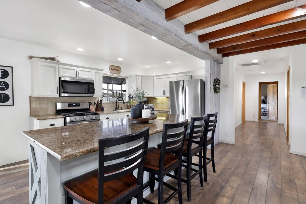 2130-bear City Ranch 4 Bedroom Home by Redawning