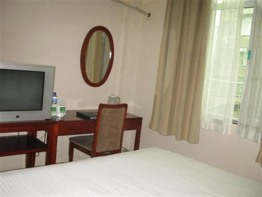 GreenTree Inn Chengdu Kuanzhai Alley RenMin Park Hotel