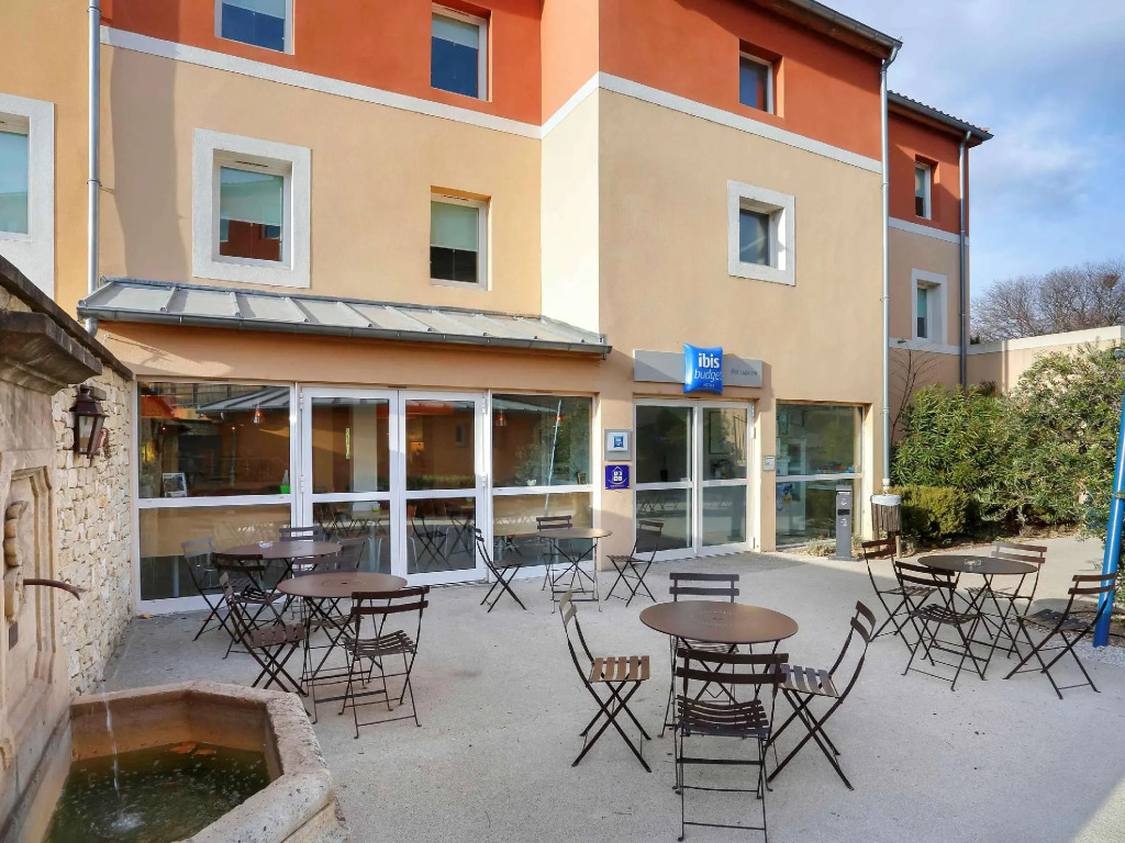 First Inn Hotel