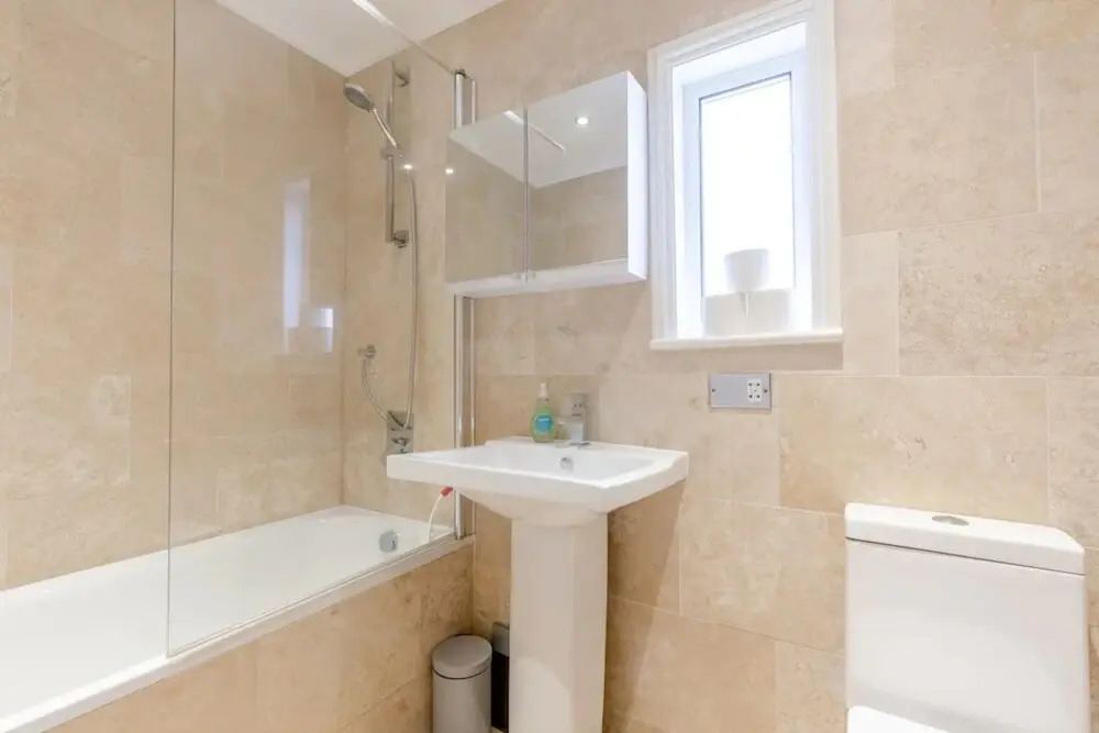 Stylish 1 Bedroom Apartment in Nine Elms With Garden