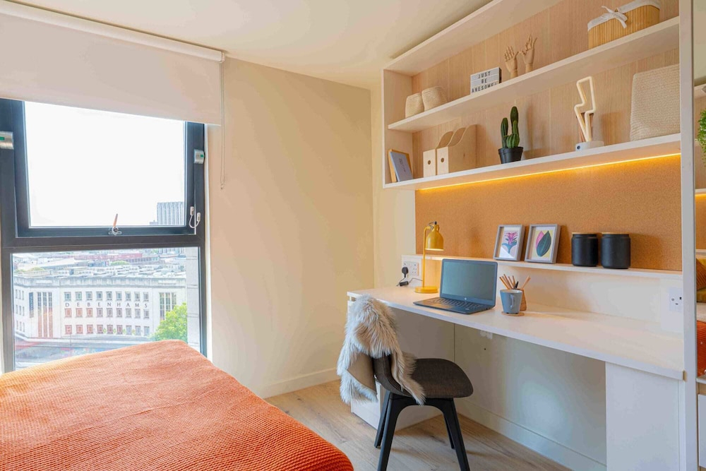 For Students Only - iQ Bristol by Bus Station and 15 Min to Uni