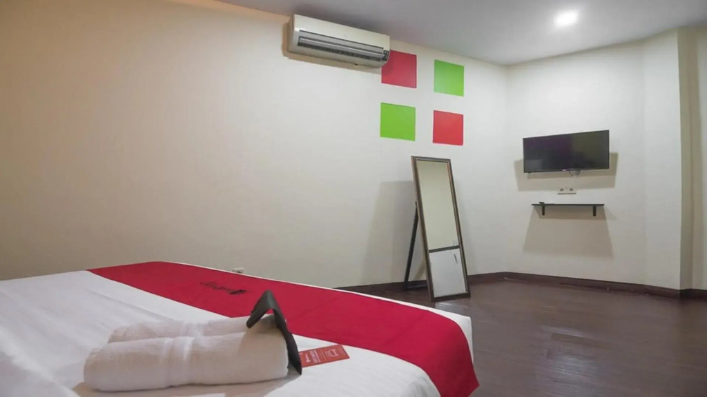 RedDoorz near ITC Mangga Dua