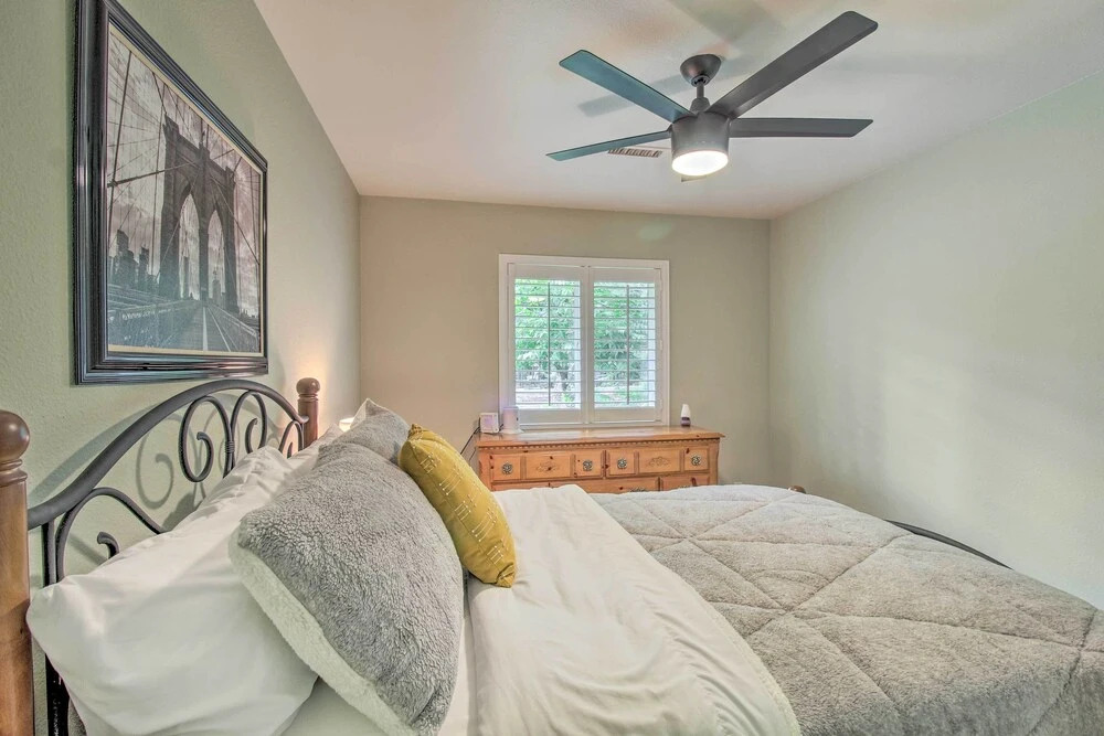 Cozy Pinetop Retreat w/ Yard & Heated Gazebo!
