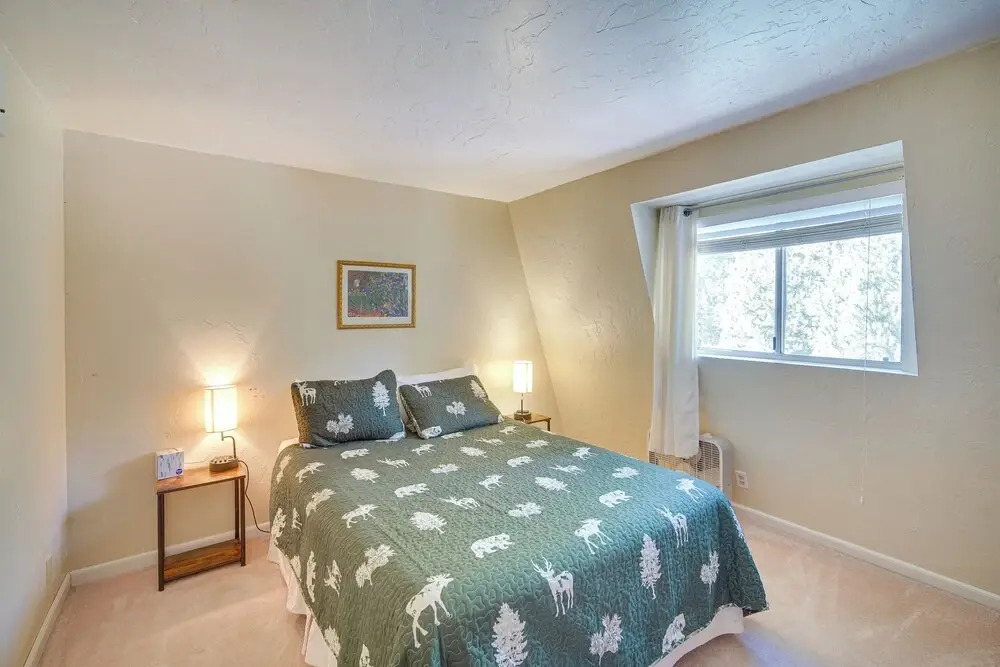 Quaint Big Bear Home w/ Hot Tub: 4 Mi to Skiing!