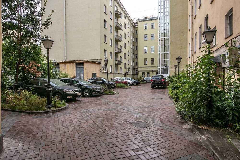 Atmospheric apartment on Nevsky prospect