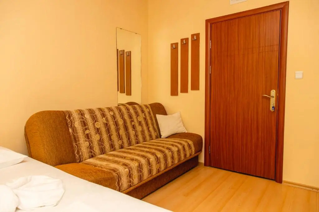 Compact studio with an indoor pool near Cacao Beach