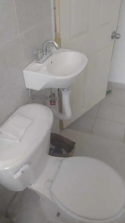 Hostal Oficinas Posada Albergue a 5 minutos Foro Sol Palacio Deportes Aeropuerto