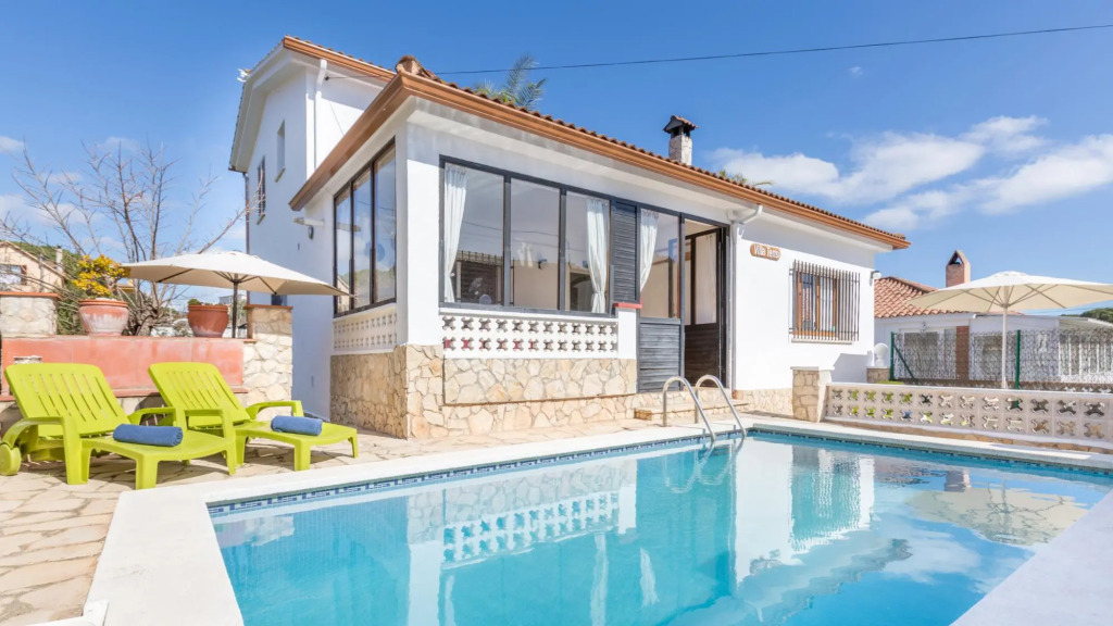Tensi in Blanes With 5 Bedrooms and 2 Bathrooms