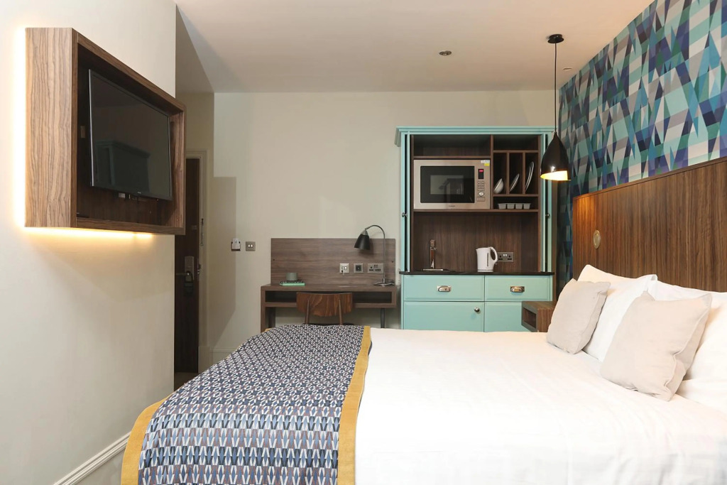 Cairn Hotel & Apartments