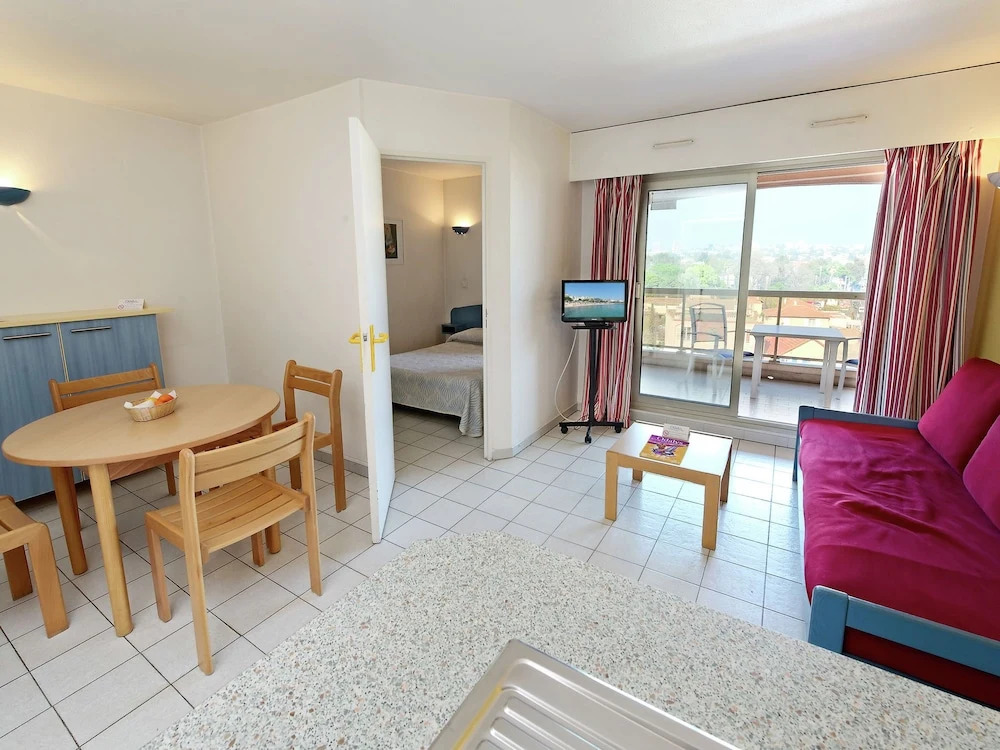 Nice Apartment 300 m. Away From the Beach of Golfe-juan