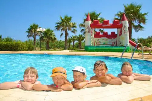 Aparthotel 4 Stars Adelianos Kampos