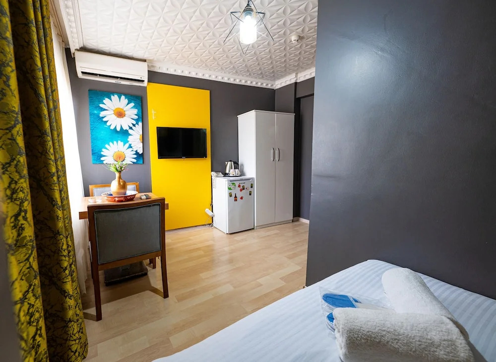 Evin Suit Hotel