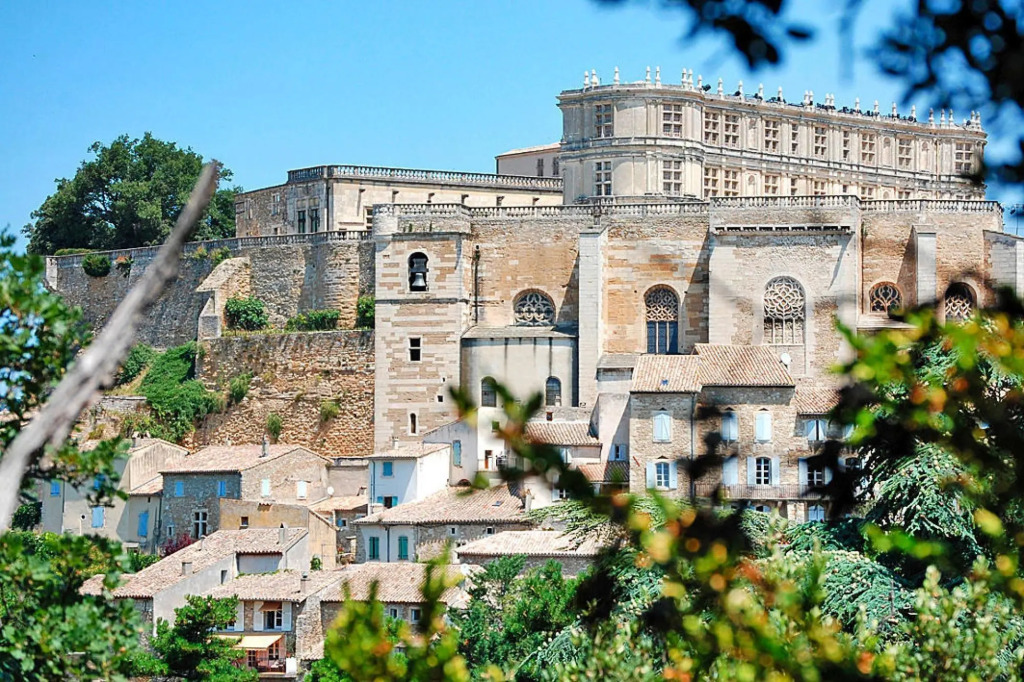 Pretty stone house with own terrace and private garden, Grignan
