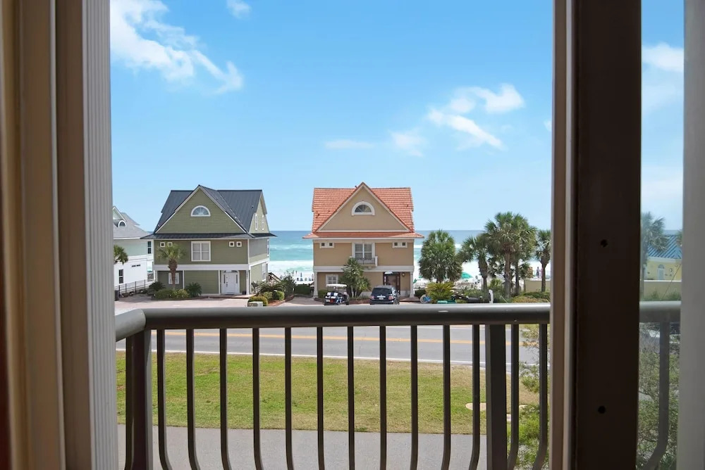 Beach Resort 316