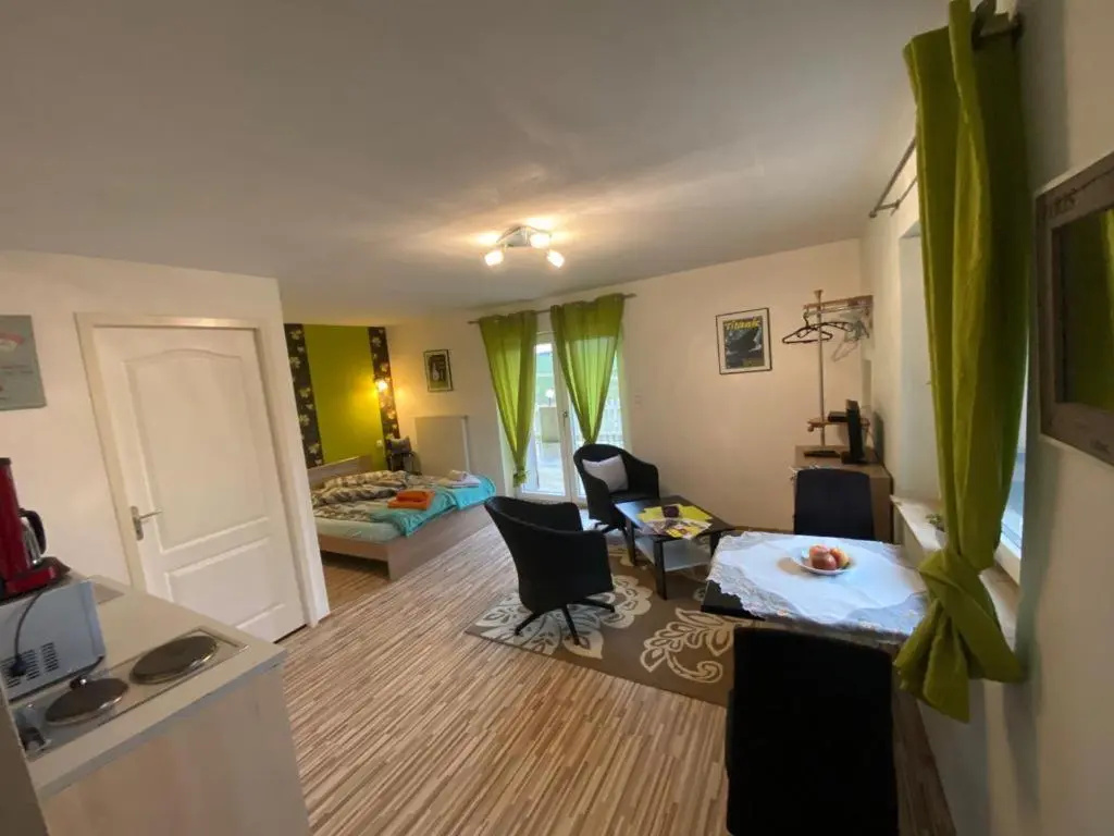 Maison Carmen - Restaurant , meublé de tourisme, appartements