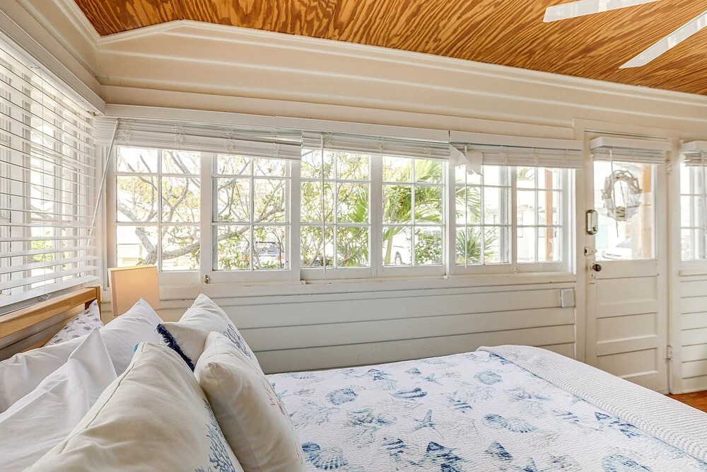 Sunny Treasure Island Bungalow, 200 Steps to Beach, Treasure Island