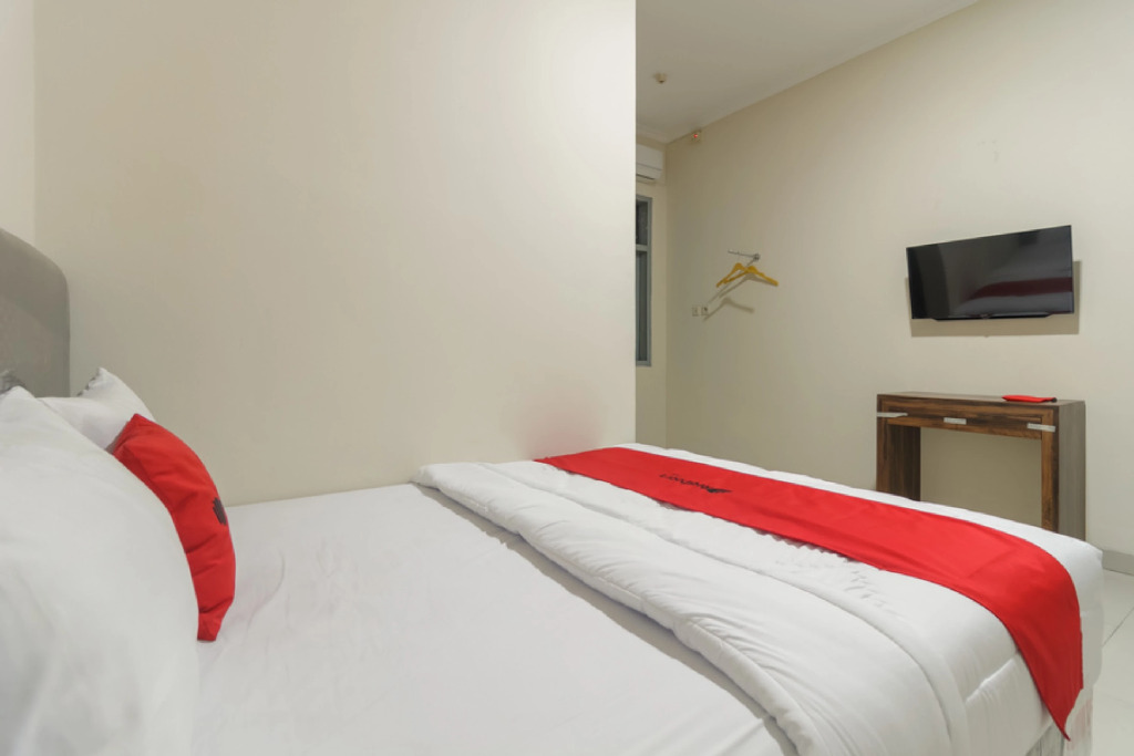 RedDoorz Plus near RS PMI Bogor