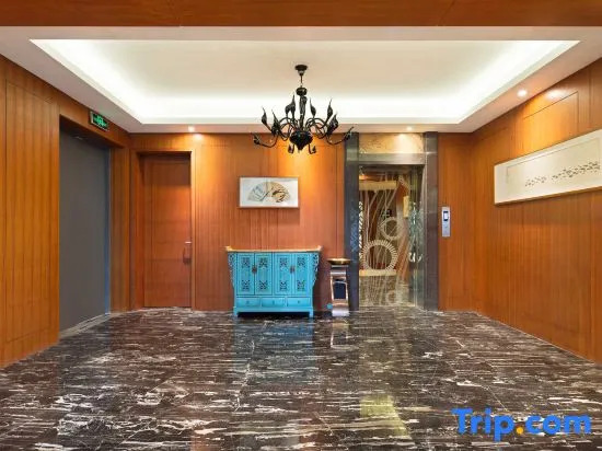 Yijia Hot Spring Resort Hotel (Jiezi Ancient Town Shop)