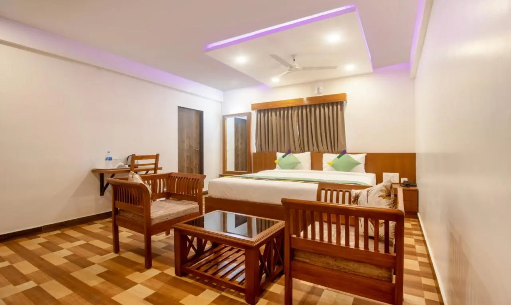 Treebo Elite Plaza, 700 Mtrs From Madikeri Fort