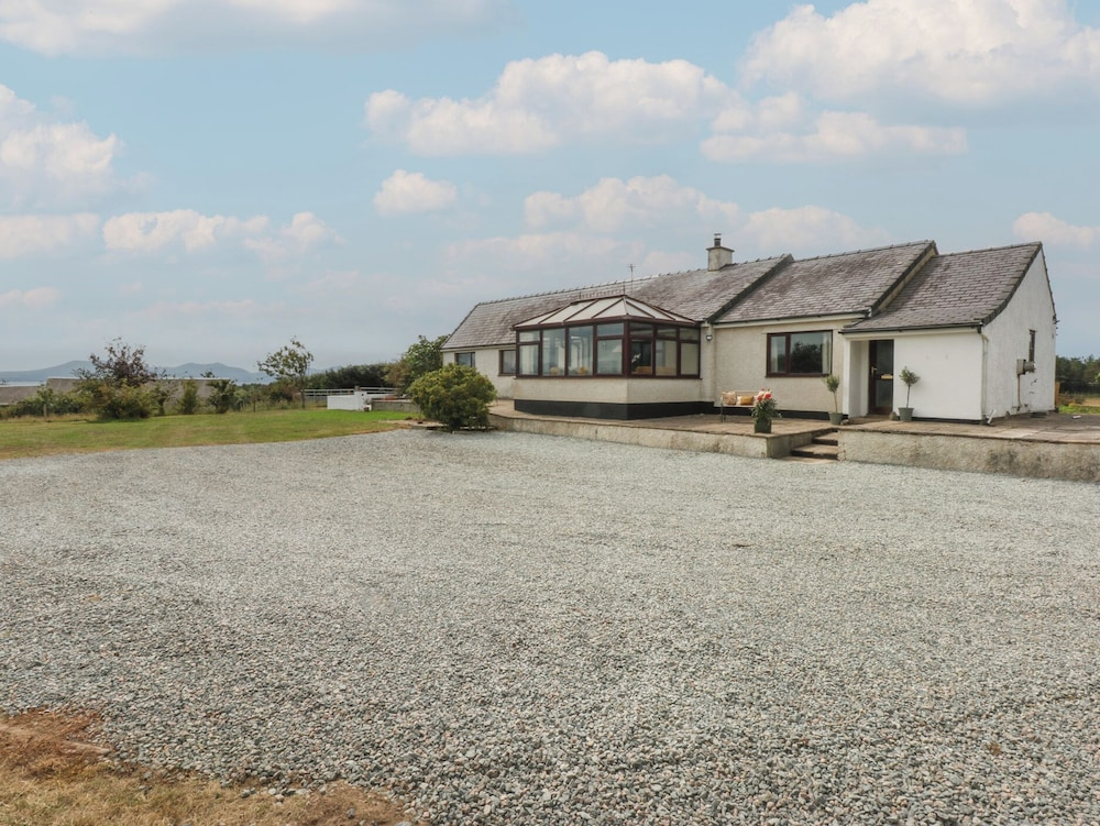 Tir Mawr