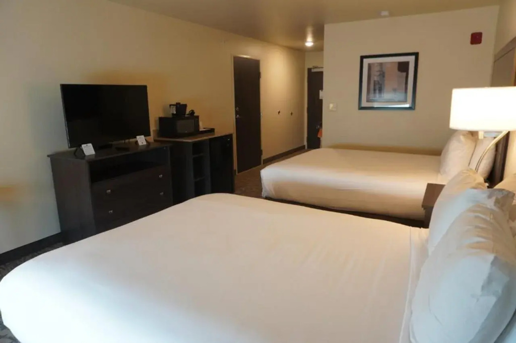 Comfort Inn & Suites Medina NY near Erie Canal
