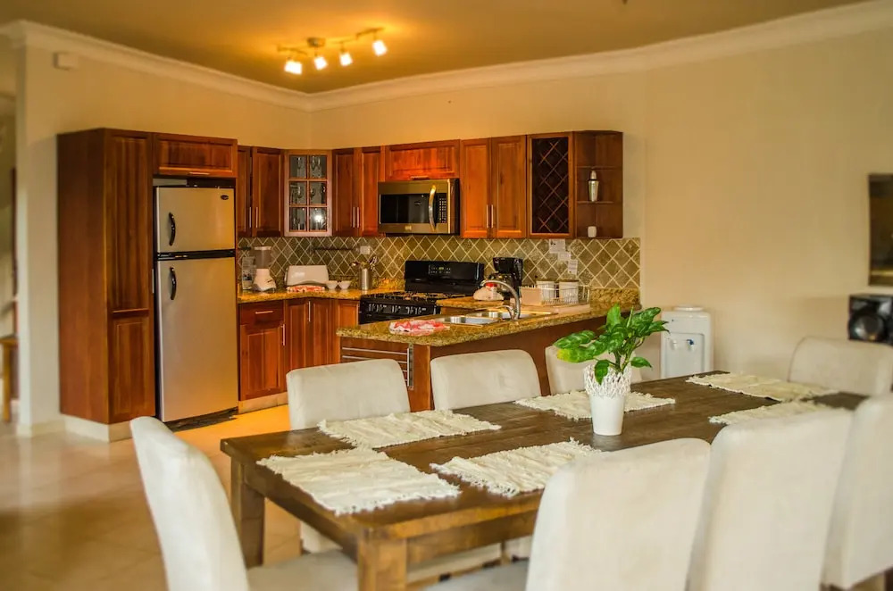 Well Furnished w Private Pool, BBQ & Palapa Bar