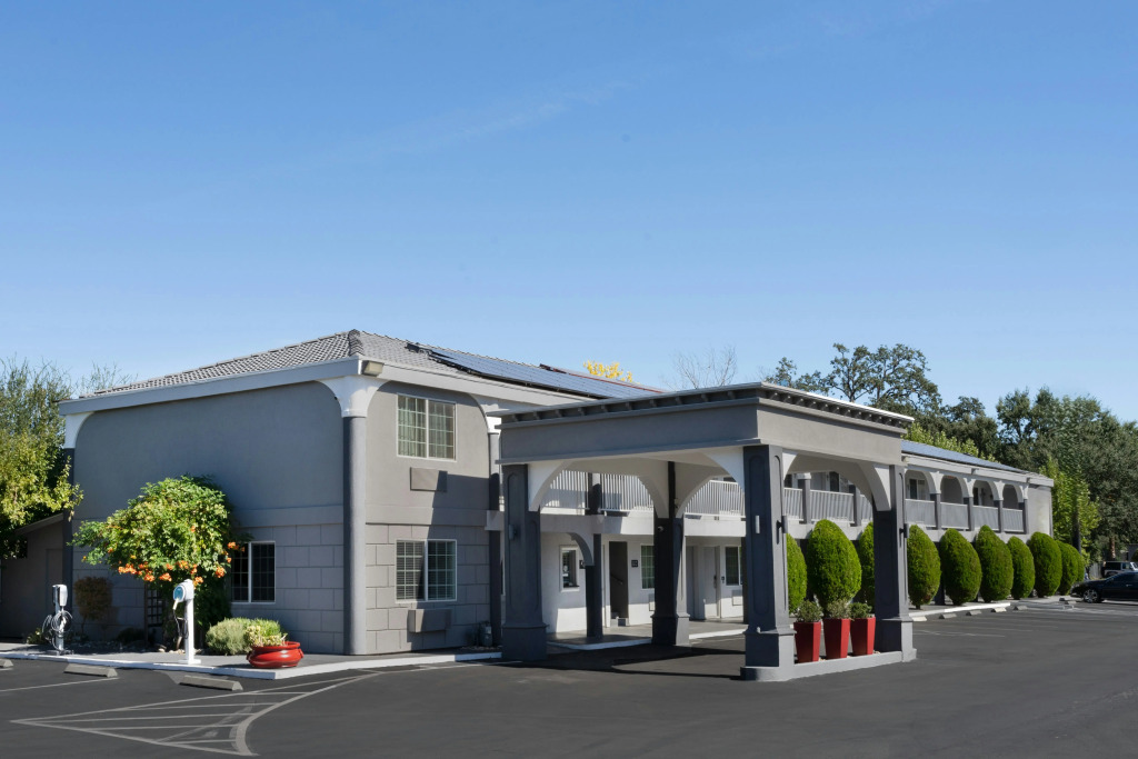 The Orchard Hotel Ukiah Wine Country Free Breakfast, Pool, & Hot Tub