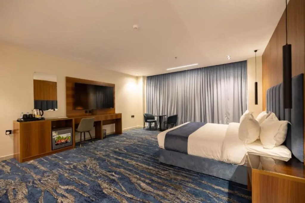 Blue Breeze Hotel