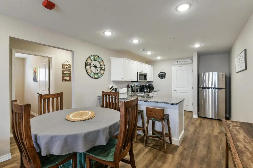 Mystic Cove Condo - Pool - Perfect Location!!