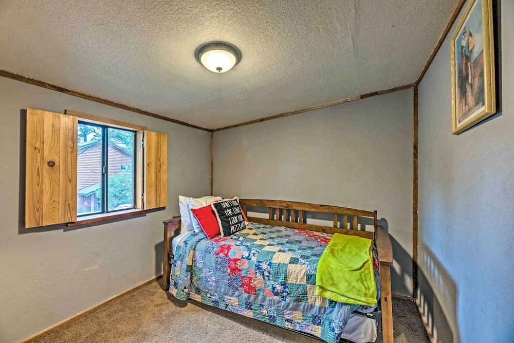 Ruidoso Cabin w/ Deck & Grill - Walk to Town!