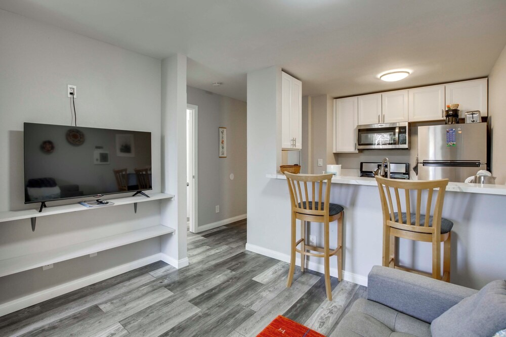 San Diego Studio w/ Pool Access, 2 Mi to Old Town!