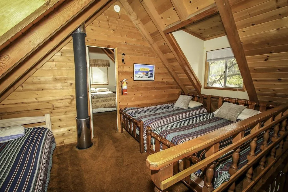 Cabin On The Lake - 2 Br cabin by RedAwning