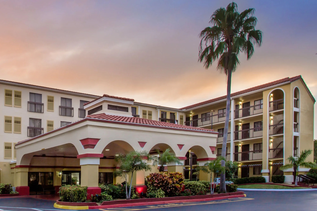 Holiday Inn & Suites Boca Raton - North