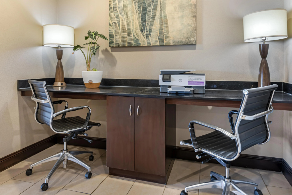 Best Western Plus Overland Inn