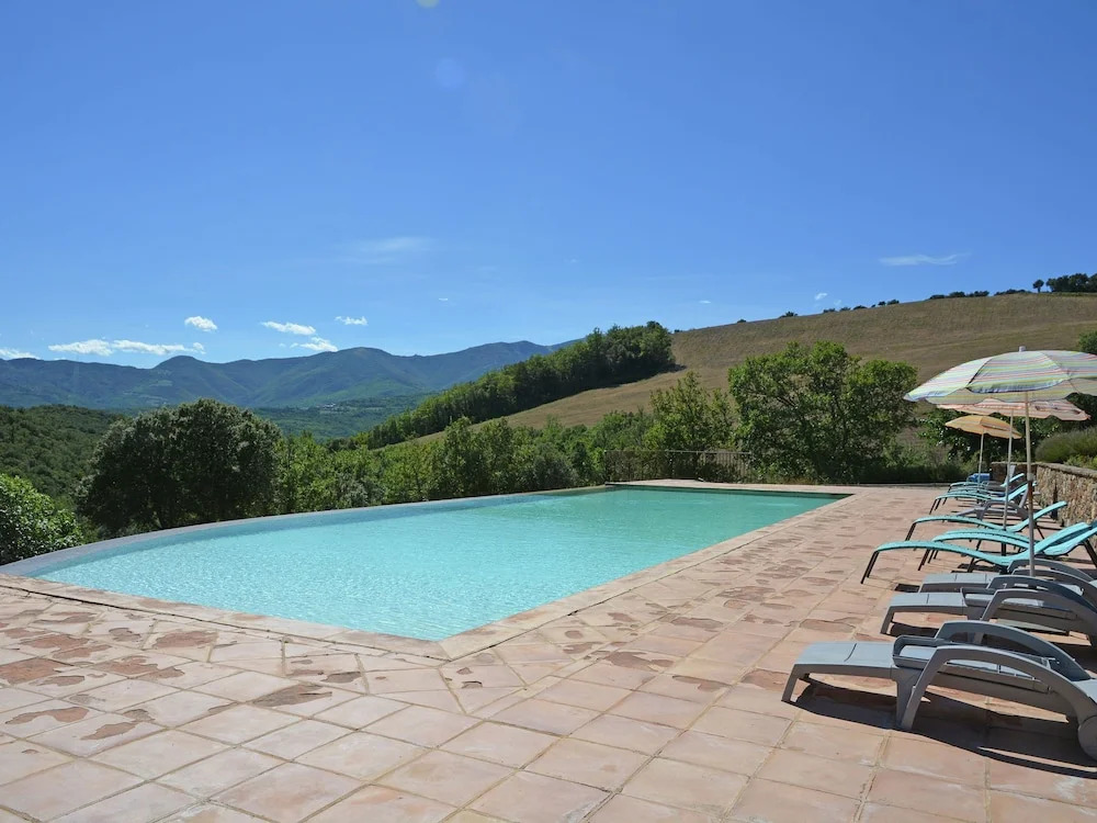 Chic Farmhouse With Swimming Pool in Prunet-et-Belpuig