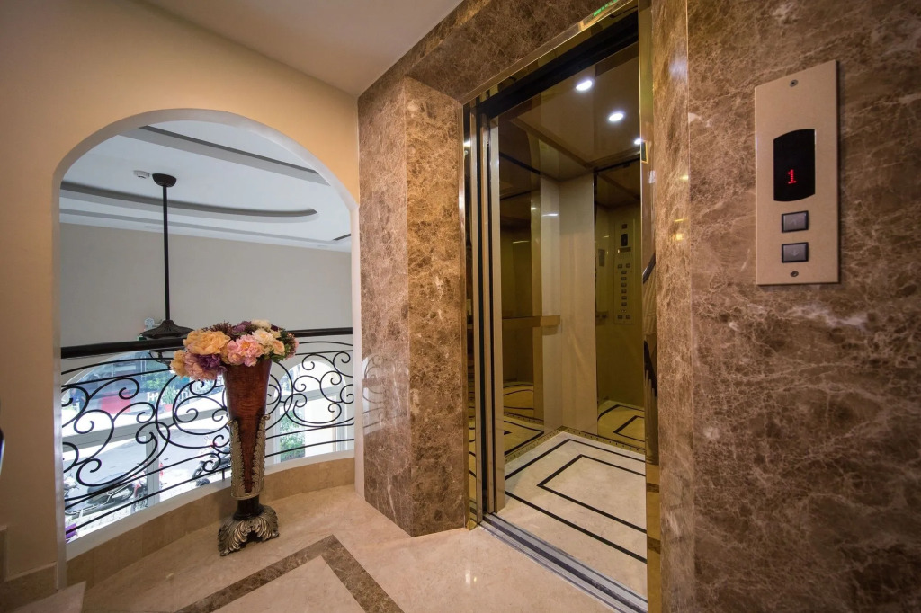 Saigon By Night Luxury Hotel
