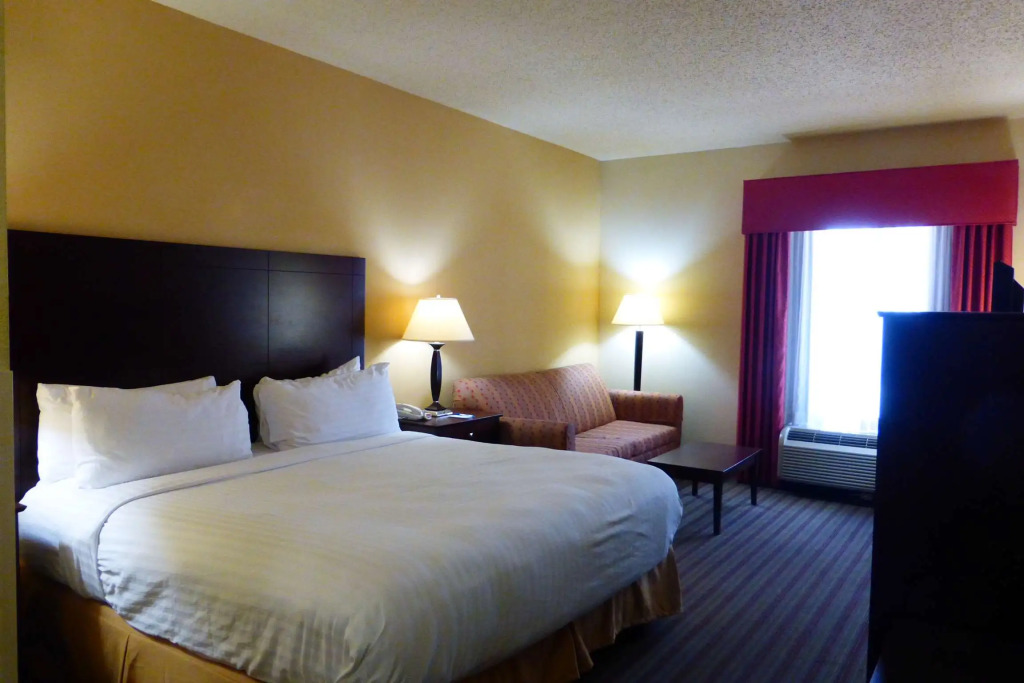 Red Roof Inn & Suites Calhoun