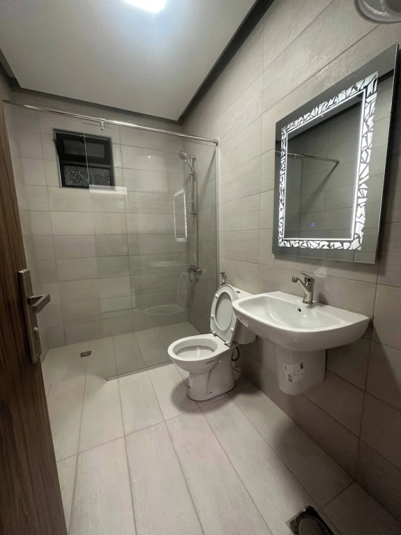 JRE Cozy Home Near All Services 21