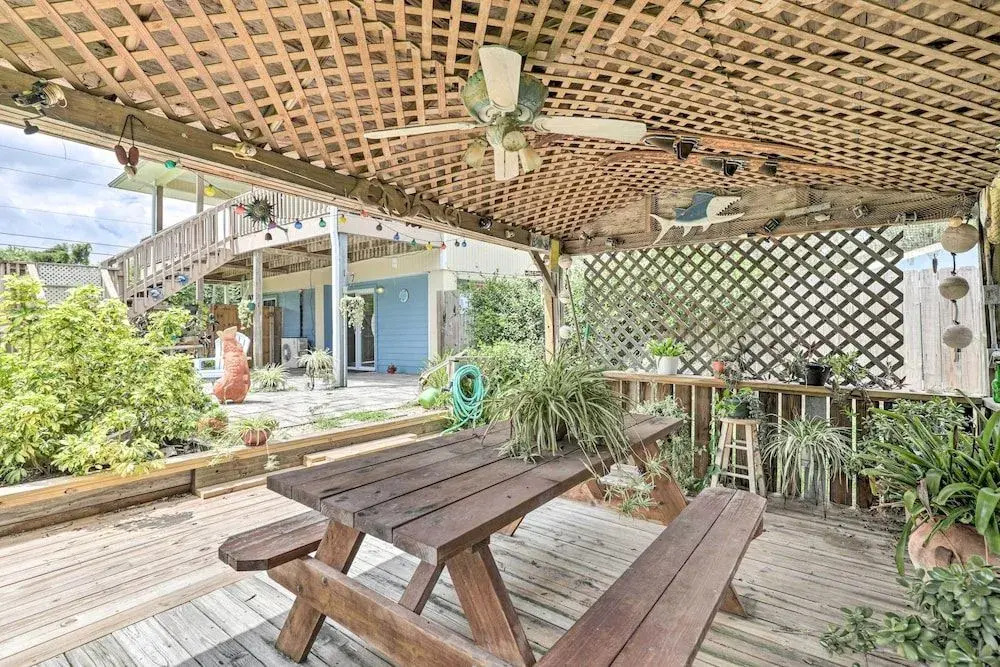St Augustine Duplex w/ Yard ~ 5 Mi to Downtown!