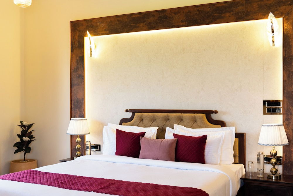 ELIVAAS Tiger Cave Suite with Pvt Pool