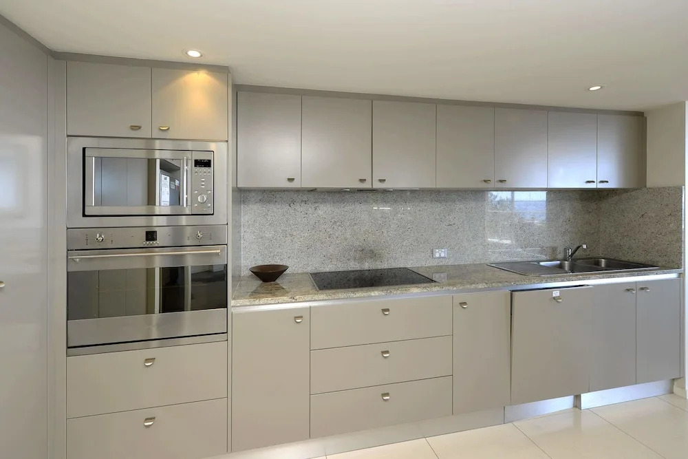 Oasis, Unit 9/5 Laman Street