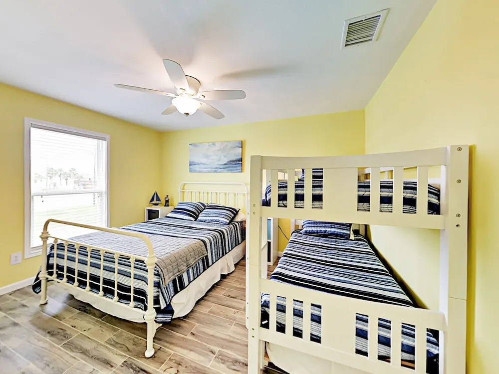 Royal Palm Home 3 Bedrooms 2 Bathrooms Home