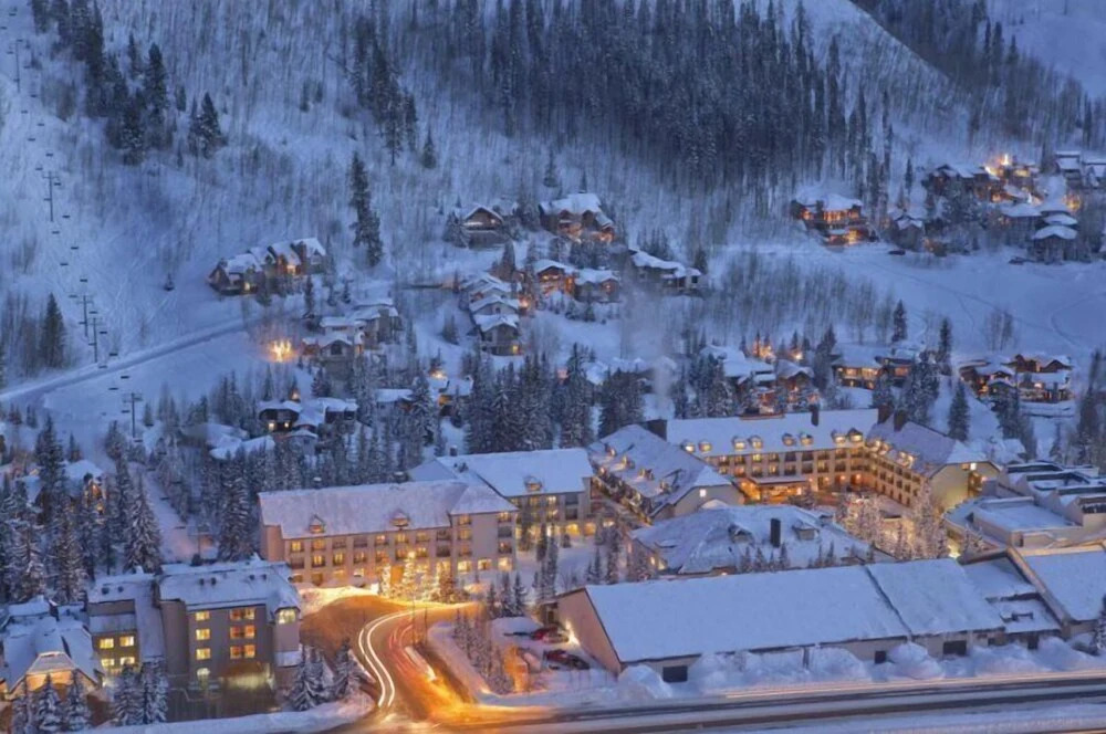 Westhaven 3 Bedroom Luxury Condo in Cascade Village, Steps to Chair Lift