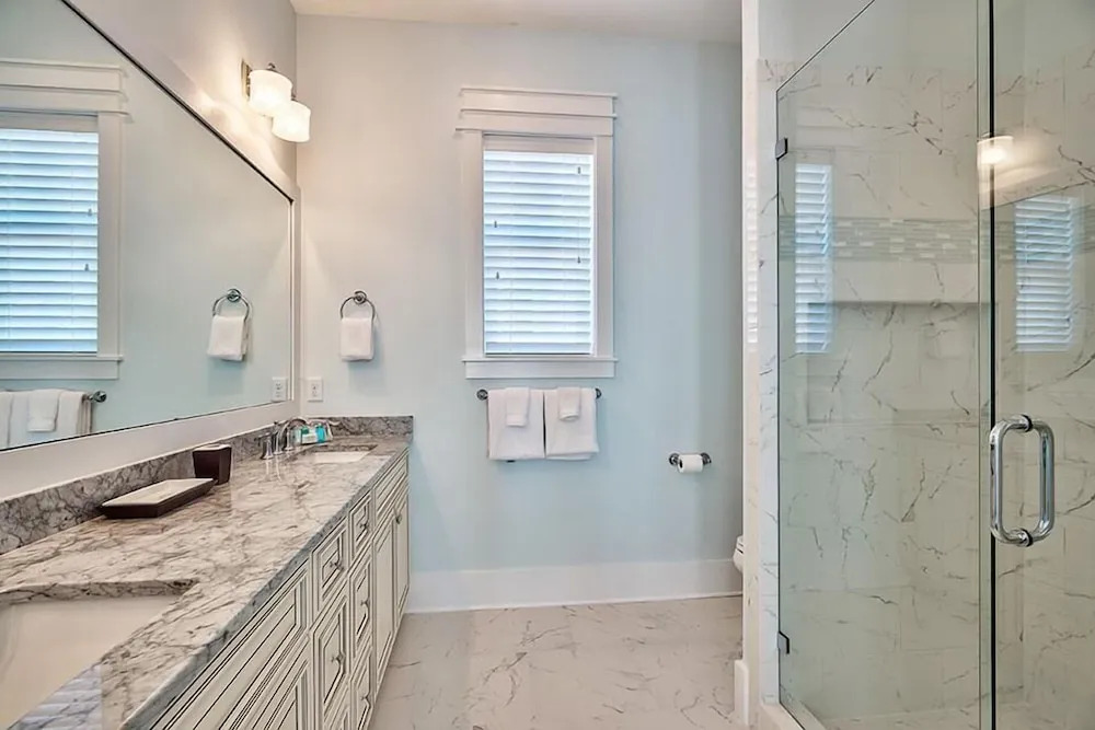 Looking Glass 5 Bedroom Holiday Home by Five Star Properties