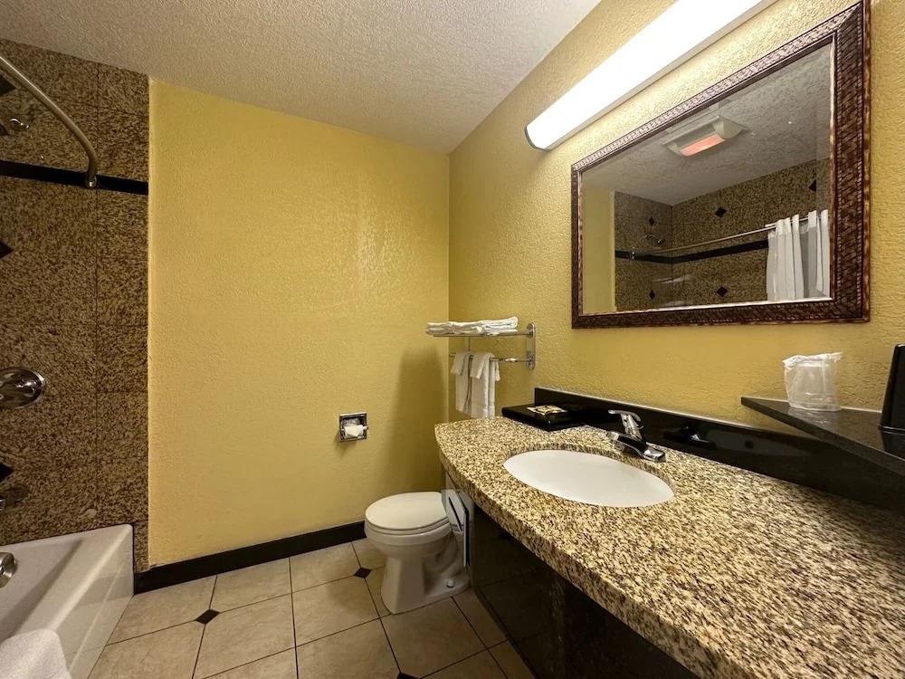 Western Village Inn-NEWLY RENOVATED