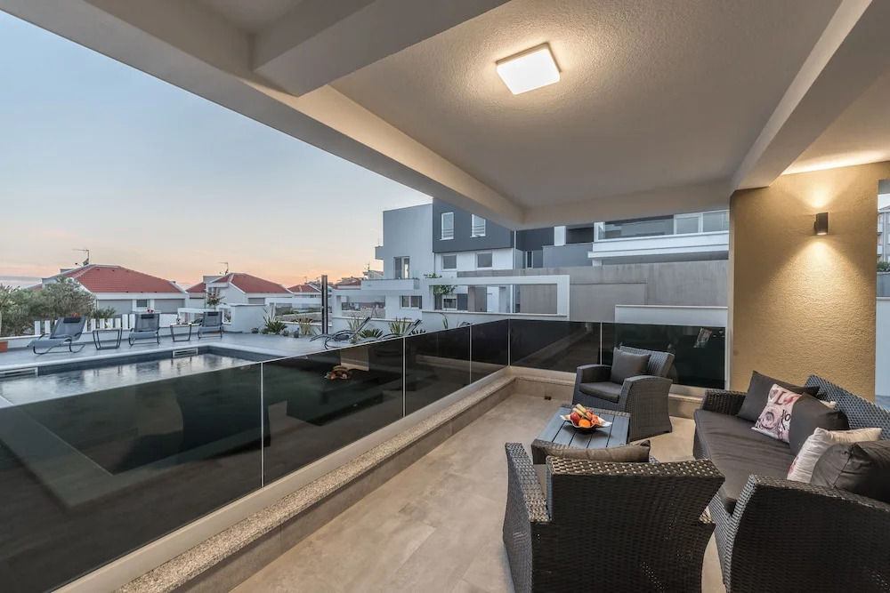 Villa Magnifica apartments with pool