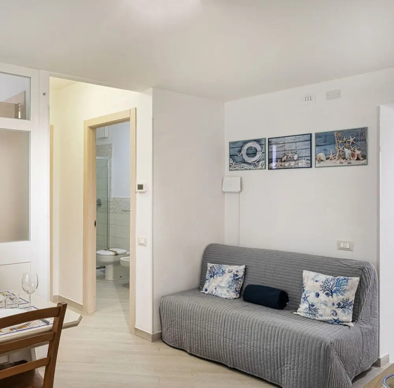 Comfy Apartment Near the Harbor by Wonderful Italy