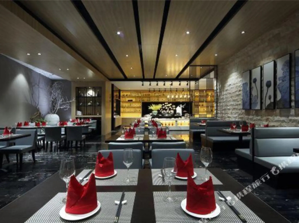 H Hotel (Xi'an Fengcheng 8th Road Administration Center Shuijing)